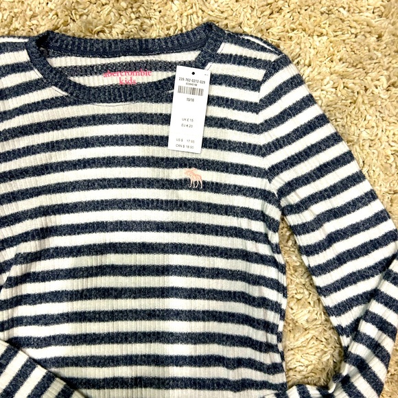 Brand NWT Abercrombie and Fitch Kids stripe soft sweater - Picture 2 of 2